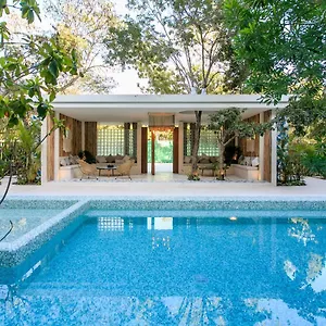 https://carmela-tulum-by-moskito.tulum-hotels.net